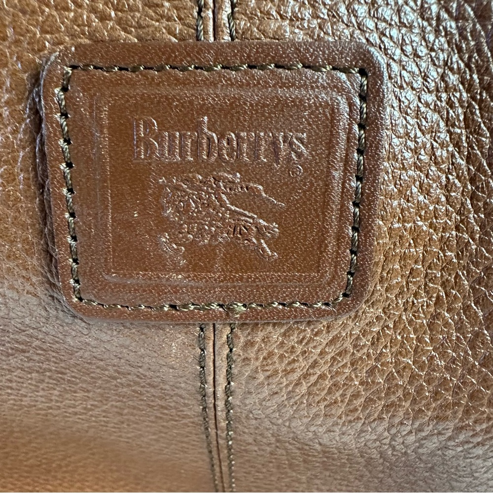 Burberry Brown Bucket Bag with Luxurious Leather Finish - Picture 5 of 15